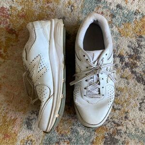 New Balance 411 Women's Size 8 White Walking Running Gym Shoes WW 411WT2